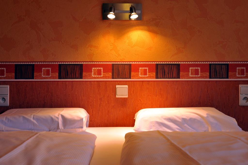 Hotel Gai-Sejour ลา-โรช-ออง-อาร์เดน ภายนอก รูปภาพ